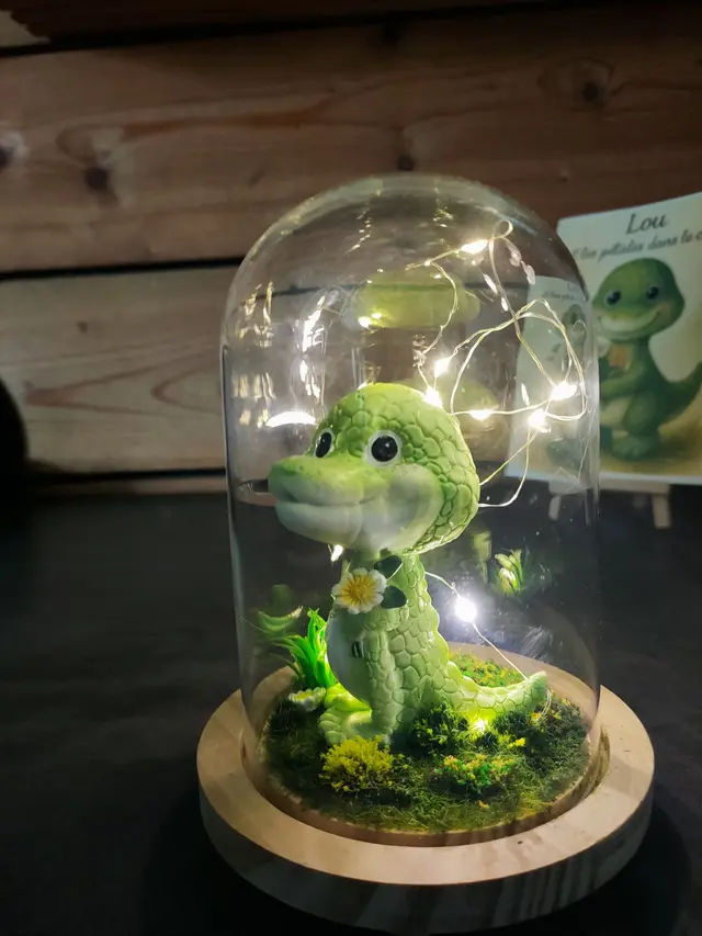 Lou, le petit dinosaure qui cueille la lumière Lou1